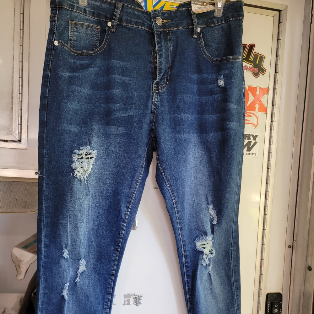 Celebrity ace capri